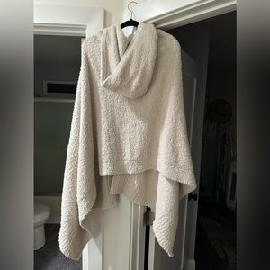Barefoot dreams cape in one size